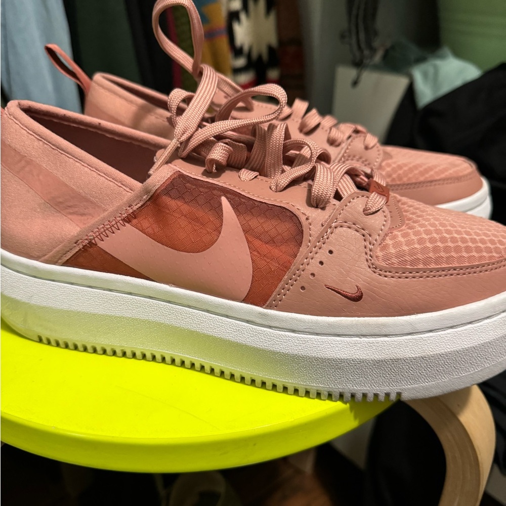 Nike court vision alta